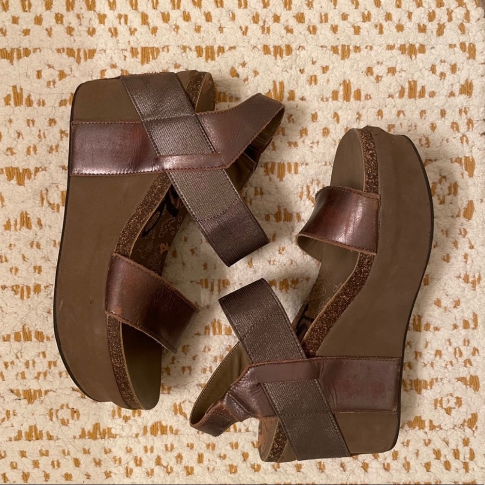 OTBT WEDGES. GOOD CONDITION.